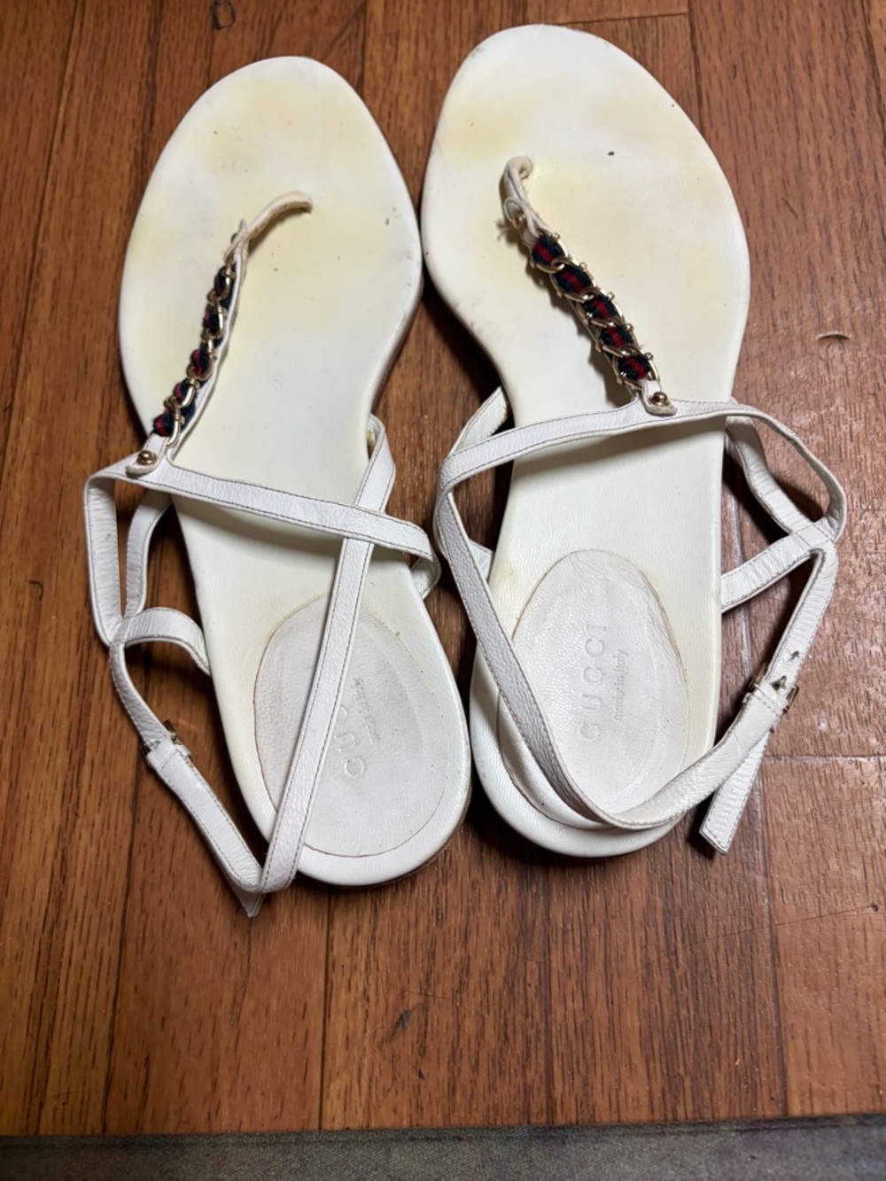 Gucci Ivory T-Strap Sandals with Chain Accent - Picture 7 of 10